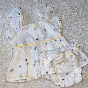 Baby gap two piece floral detailed outfit